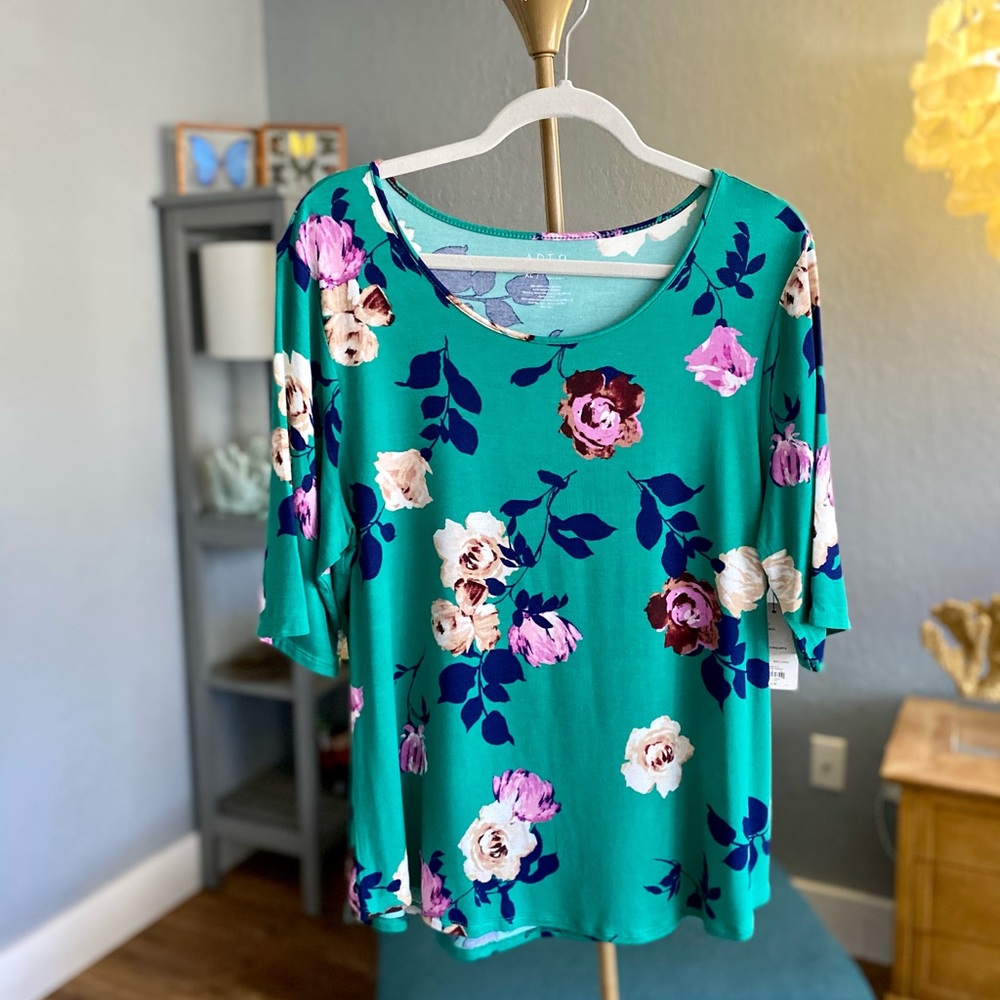 Apt 9 floral 3/4 length shirt. New with tags.